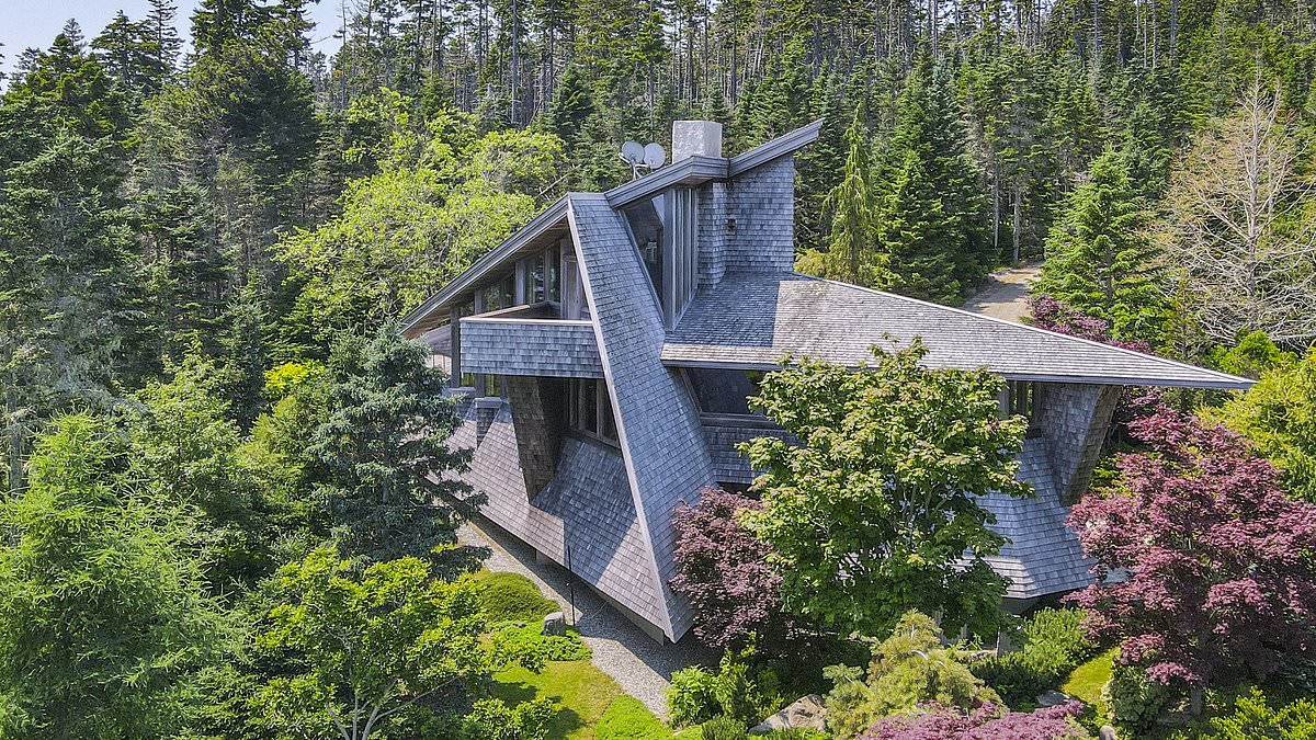 alert-–-enchanting-frank-lloyd-wright-inspired-maine-home-with-rugged-coastal-views-lists-for-$5-million