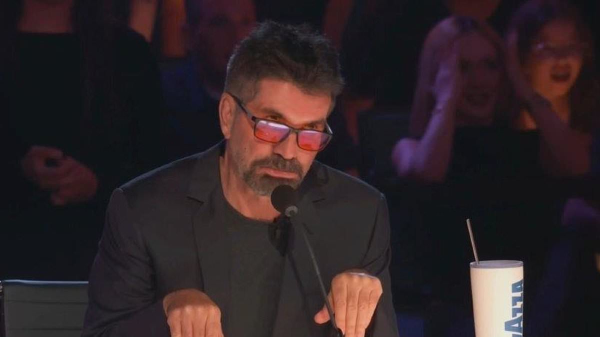 alert-–-america’s-got-talent:-simon-cowell-apologizes-for-trying-to-steal-golden-buzzer-from-howie-mandel-after-getting-hands-‘really-badly-slapped’