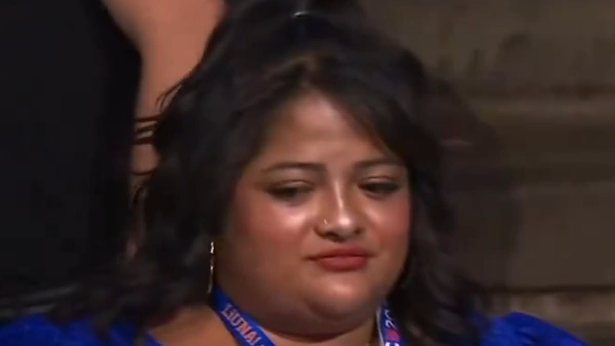 alert-–-moment-camera-cuts-to-female-audience-member-during-very-unfortunate-part-of-oprah’s-dnc-speech