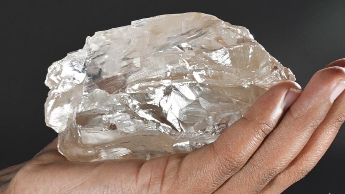 alert-–-miners-unearth-second-biggest-diamond-ever-with-2,492-carat-stone-worth-tens-of-millions-found-using-x-ray-technology-in-botswana