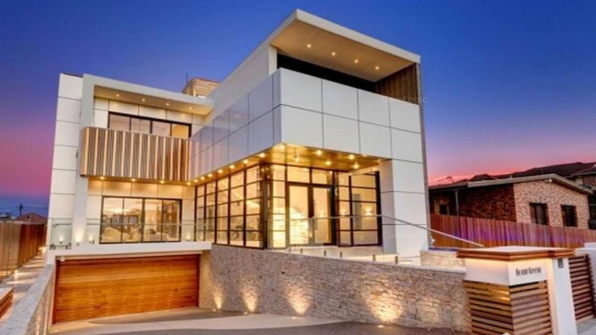 alert-–-lavish-home-once-owned-by-controversial-auburn-deputy-mayor-salim-mehajer-famous-for-his-outrageous-wedding-party-is-up-for-sale-–-but-he’s-not-the-one-selling-it