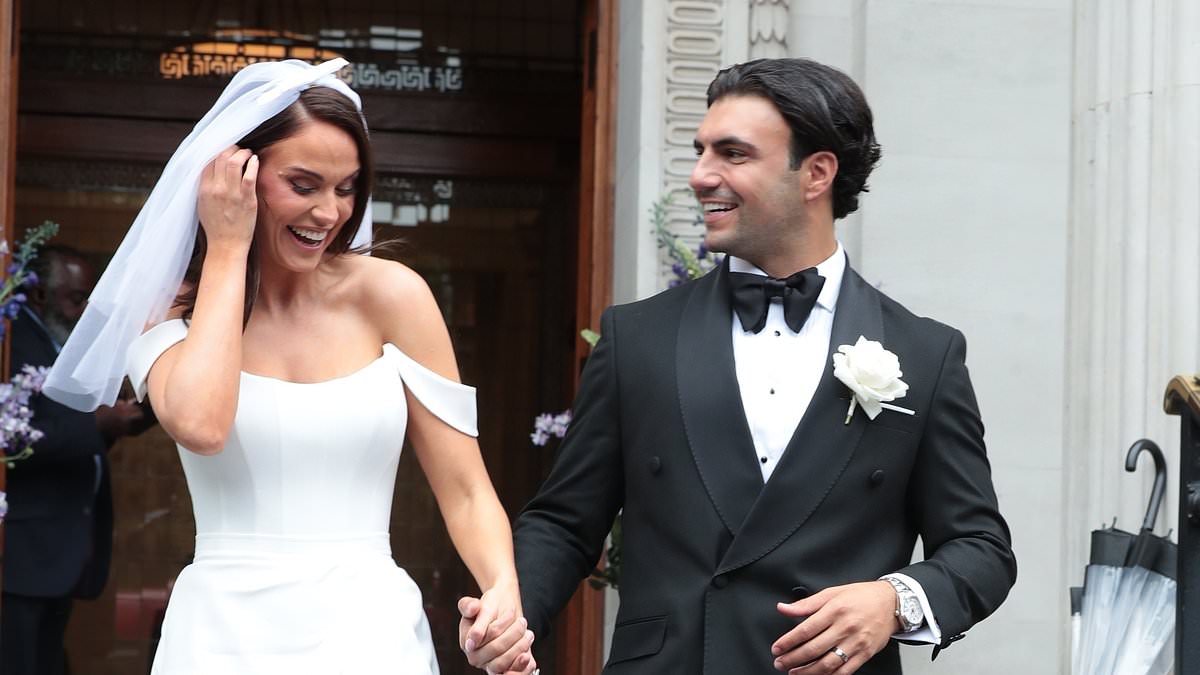 alert-–-vicky-pattison-is-married!-star-wows-in-stylish-white-mini-dress-after-tying-the-knot-with-ercan-ramadan-at-marylebone-town-hall-as-pal-pete-wicks-celebrates-with-the-newlyweds