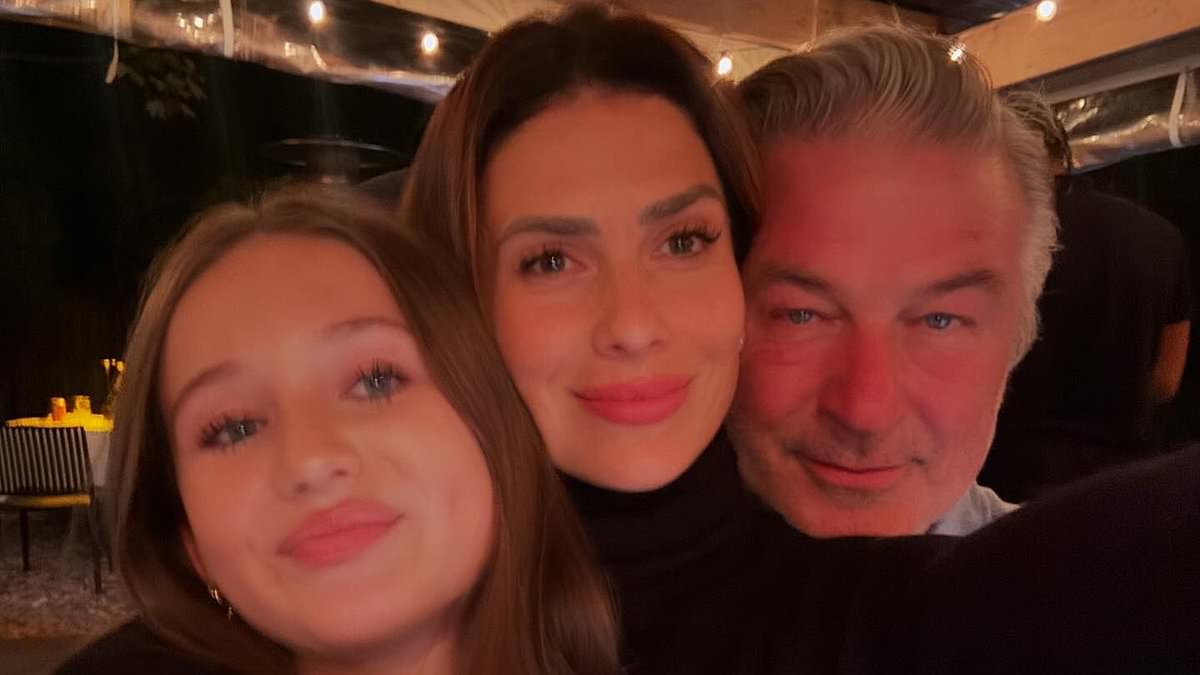 alert-–-fans-blast-alec-baldwin-and-hilaria-over-detail-in-selfie-with-daughter-carmen-on-her-11th-birthday