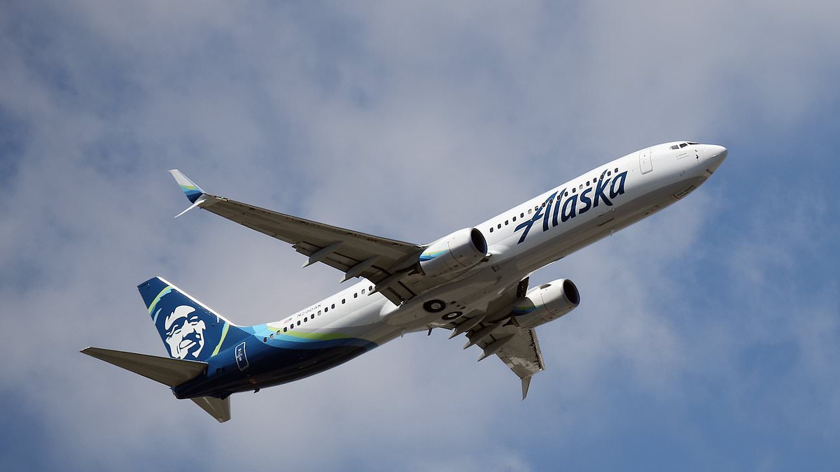 alert-–-alaska-airlines-flight-to-oakland-forced-to-return-to-seattle-after-‘engine-issue’