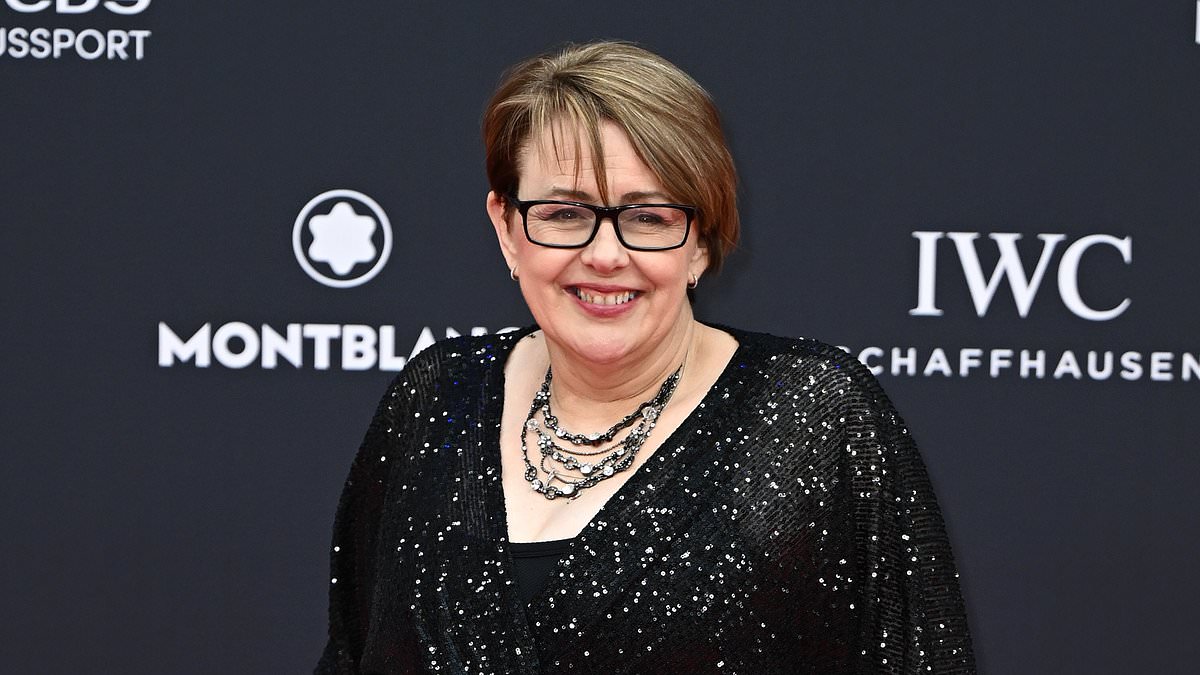 alert-–-gold-medal-winning-paralympian-lady-tanni-grey-thompson-is-forced-to-crawl-off-train-after-staff-failed-to-provide-assistance-as-she-arrived-at-london’s-king-cross-station