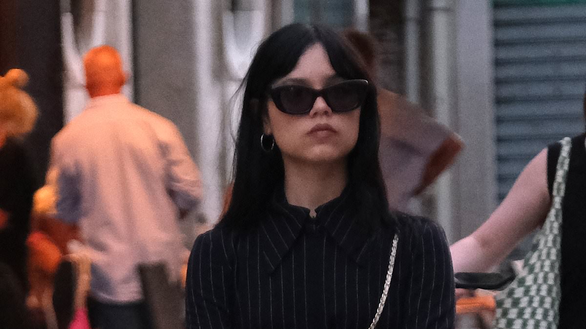 alert-–-jenna-ortega-goes-sightseeing-in-venice-ahead-of-her-movie-beetlejuice-beetlejuice-opening-the-film-festival