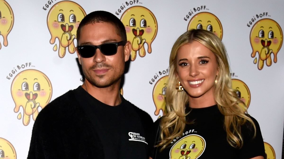 alert-–-joey-essex-and-ab-flashing-jessy-potts-pack-on-the-pda-at-fellow-love-islander-ronnie-vint’s-launch-party-in-london-after-fake-romance-rumours