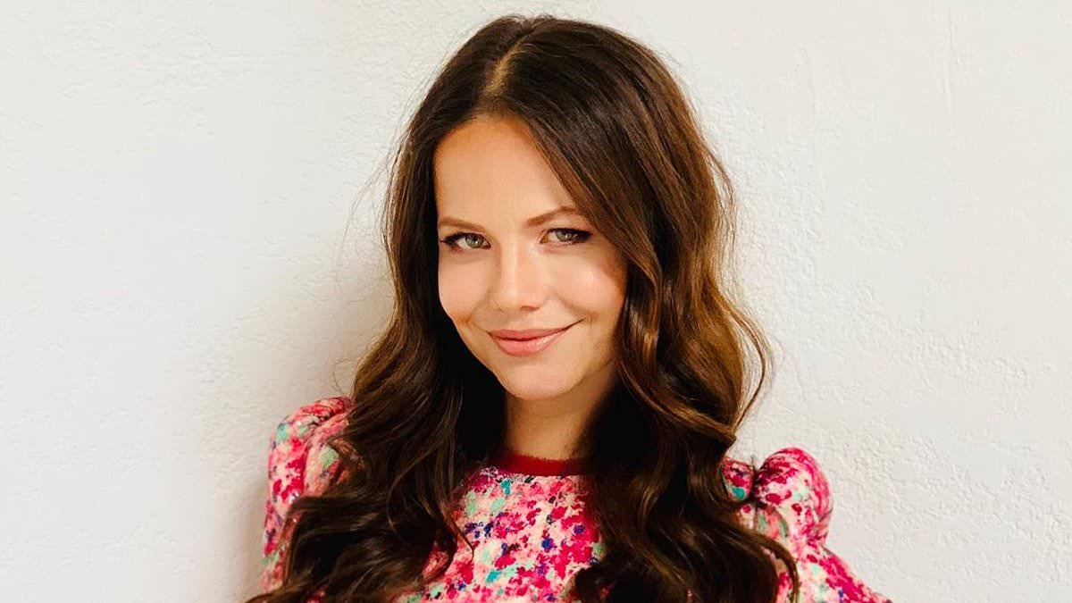 alert-–-pretty-little-liars-star-tammin-sursok-reveals-her-disastrous-first-date-experience-that-gave-her-the-‘ick’