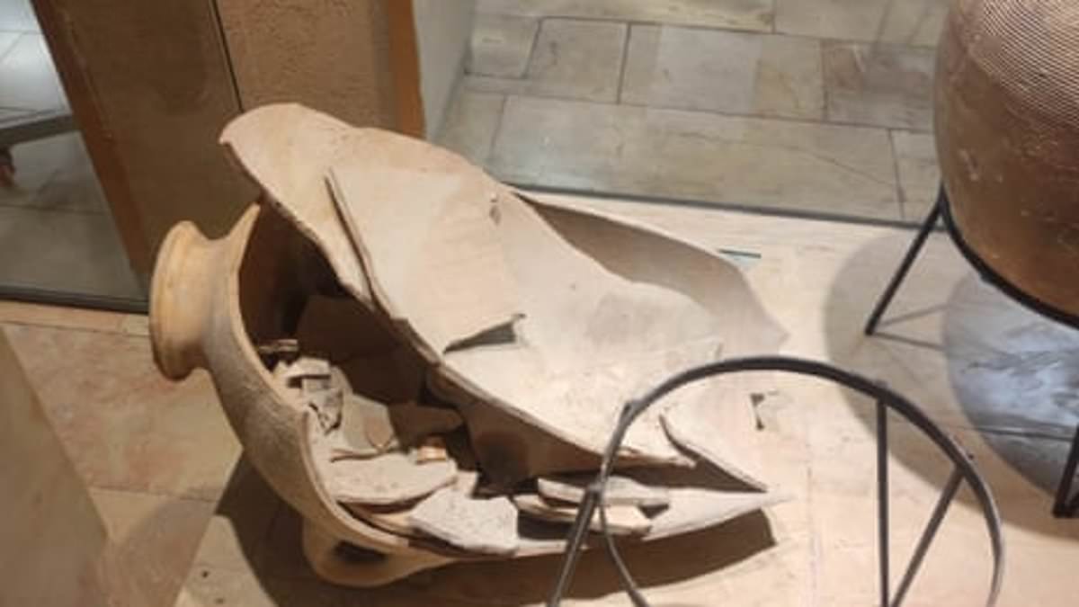 alert-–-mortified-father-of-boy-who-smashed-3,500-year-old-jar-in-israeli-museum-describes-aftermath