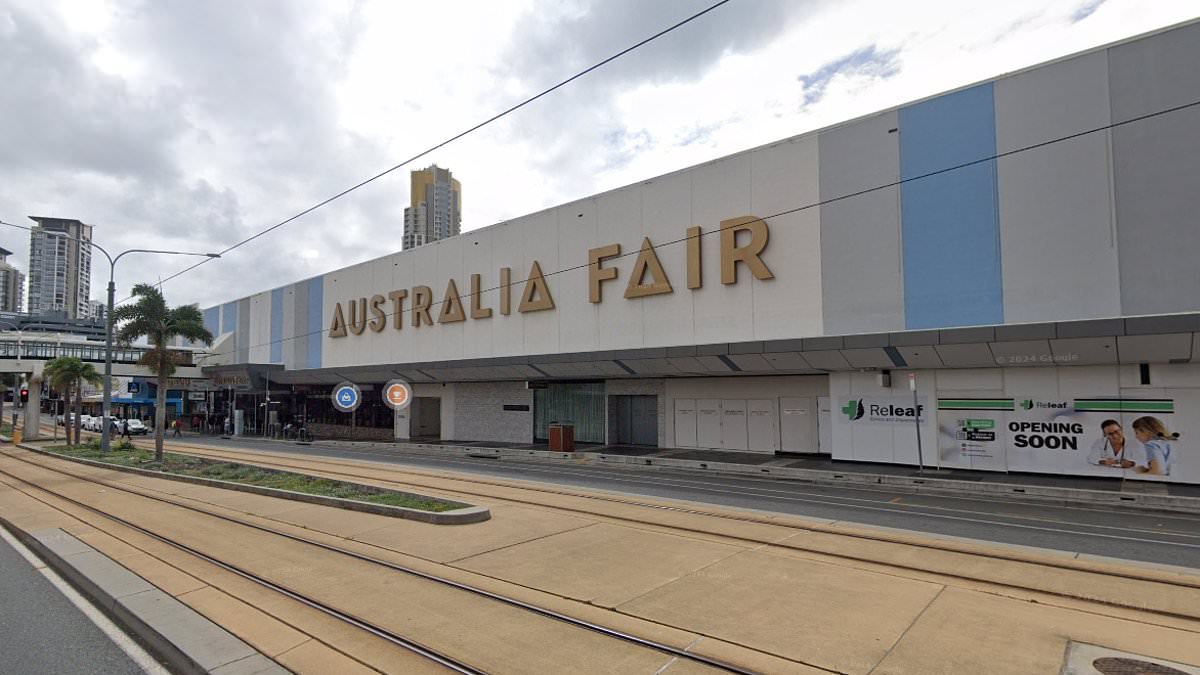 alert-–-australia-fair,-gold-coast:-man-rushed-to-hospital-after-alleged-stabbing-at-major-shopping-centre