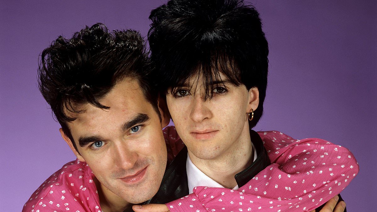 alert-–-morrissey-continues-feud-with-johnny-marr-by-claiming-ex-bandmate-‘ignored’-a-‘lucrative-offer’-to-follow-oasis-and-reform-the-smiths