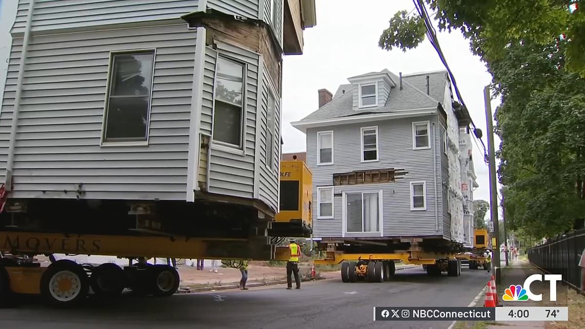 alert-–-incredible-moment-four-historic-19th-century-homes-are-moved-through-the-streets-of-connecticut-city