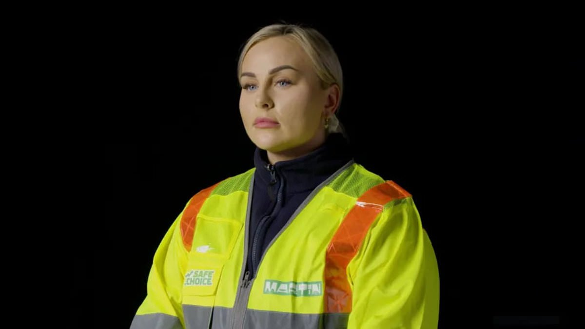 alert-–-drivers-have-hurled-bags-of-urine-at-me-and-i’ve-even-been-threatened-with-a-gun:-female-roadworker-reveals-her-road-rage-hell-at-the-hands-of-angry-motorists