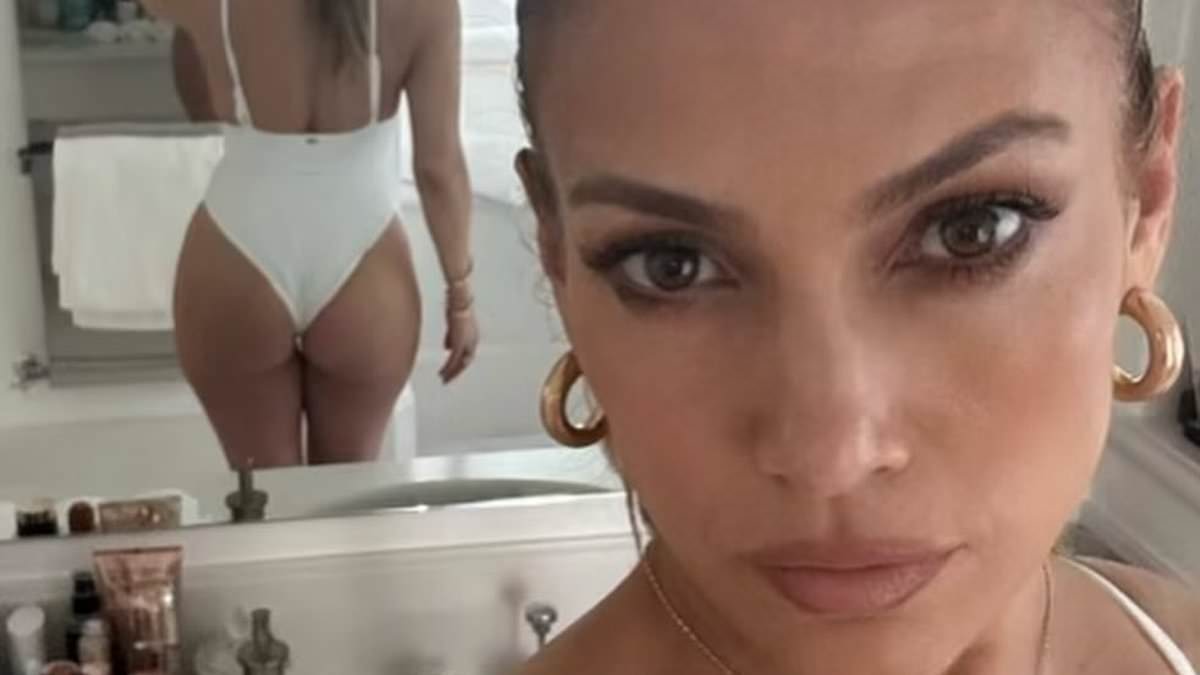 alert-–-jennifer-lopez-shows-ex-ben-affleck-what-he’s-missing-as-she-poses-for-a-risque-swimsuit-selfie-after-filing-for-divorce