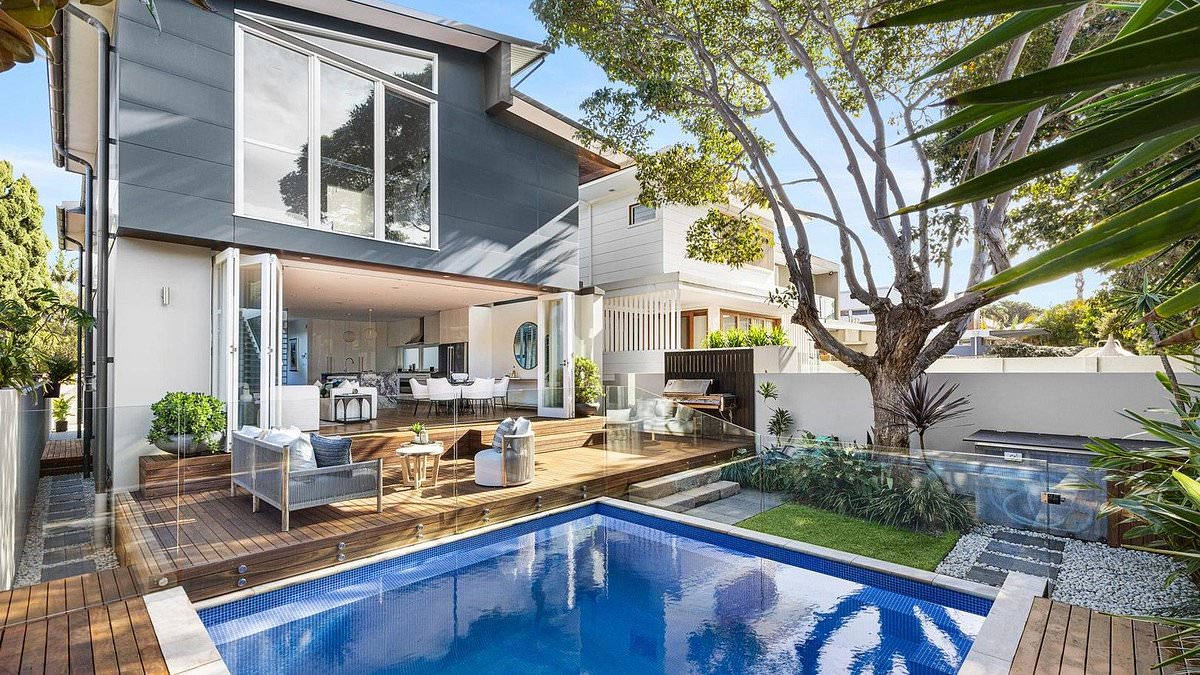 alert-–-father-buys-daughter-$6.95million-house-in-north-bondi-in-sydney’s-affluent-eastern-suburbs