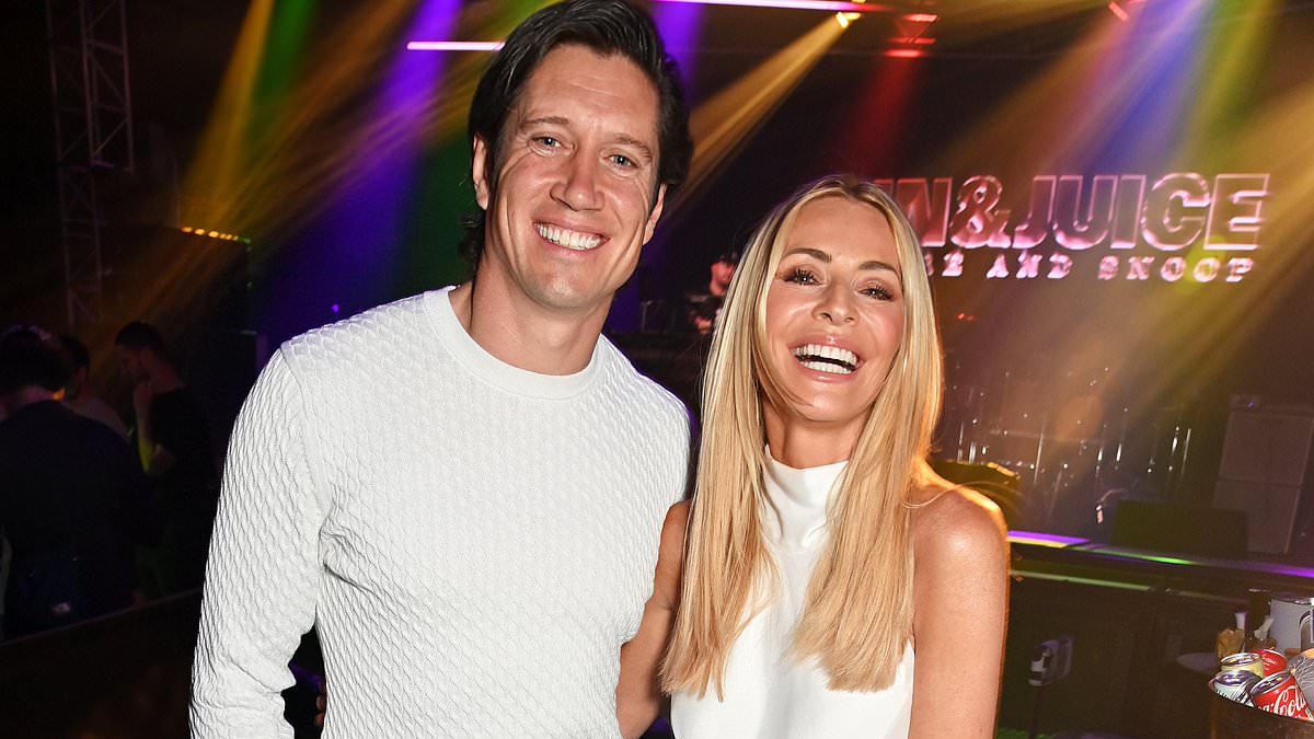 alert-–-vernon-kay-and-tess-daly-‘have-signed’-for-celebrity-edition-of-the-traitors-as-show-bids-to-replicate-the-success-of-secret-mother-and-son-duo-diane-and-ross-from-regular-series