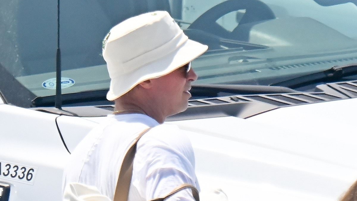 alert-–-brad-pitt-teams-quirky-houndstooth-trousers-with-a-bucket-hat-and-a-tote-bag-as-he-touches-down-in-la-–-after-making-his-red-carpet-debut-with-girlfriend-ines-de-ramon-in-venice