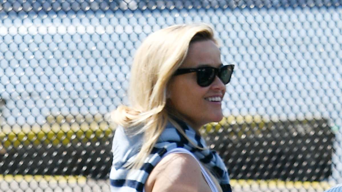 alert-–-reese-witherspoon-steps-out-with-new-love-oliver-haarmann-and-son-tennessee-after-weekend-break