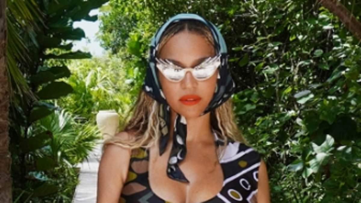 alert-–-beyonce-is-‘so-grateful-for-another-year’-as-she-celebrates-43rd-birthday-on-the-beach-and-shares-snaps-in-sizzling-mini-dress