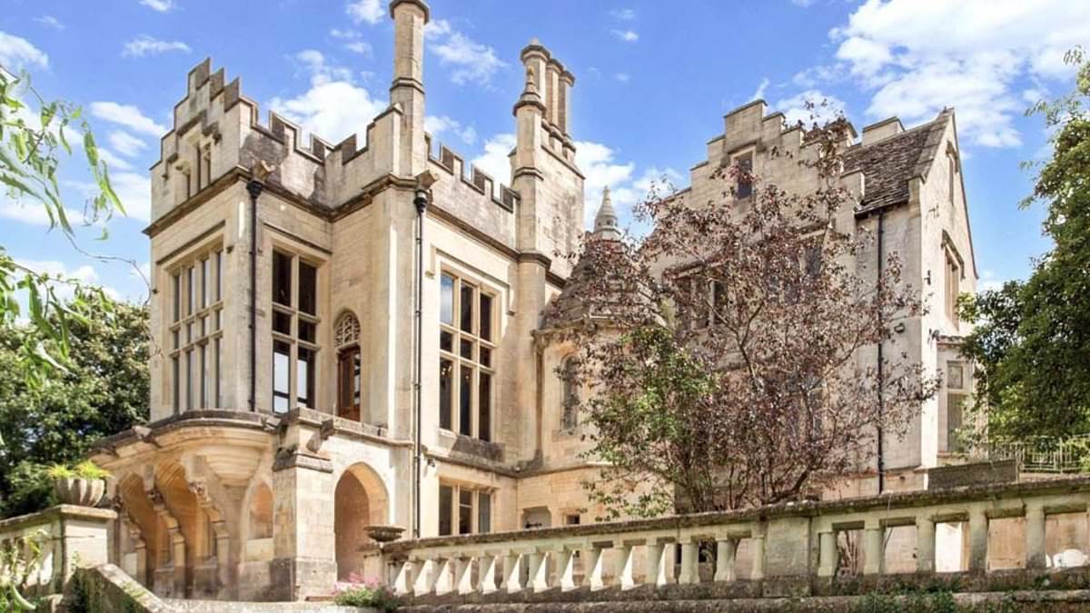 alert-–-half-the-world-away!-inside-liam-gallagher’s-sprawling-‘downton-abbey-style’-cotswolds-11-bedroom-mansion-(with-a-sauna)-that-the-oasis-frontman-and-fiancee-debbie-gwyther-rent-for-19,000-a-month