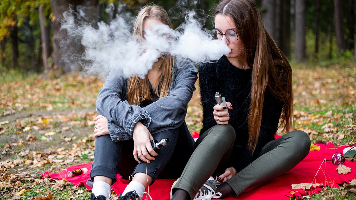 alert-–-fitness-of-youngsters-who-vape-‘is-just-as-bad-as-smokers-of-same-age’,-study-reveals