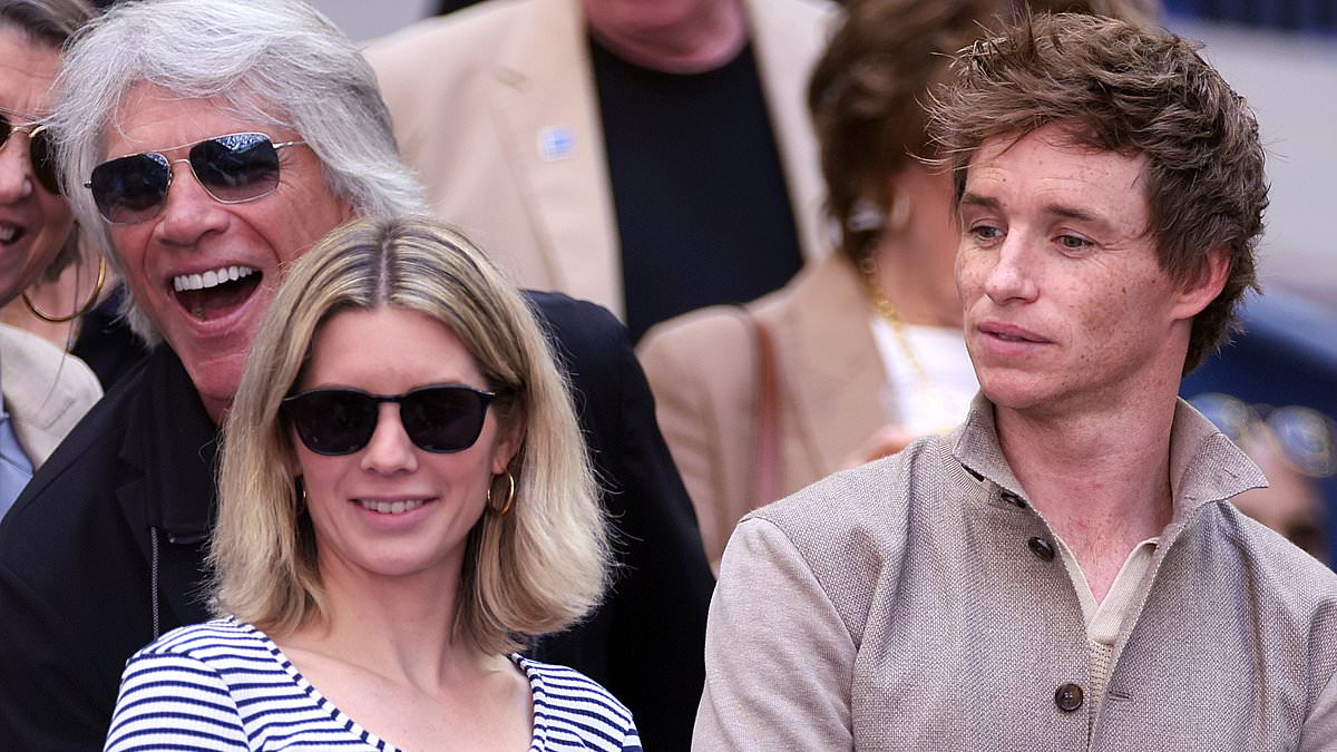 alert-–-eddie-redmayne-enjoys-a-star-studded-day-out-at-the-us-open-in-new-york-city-alongside-anna-wintour