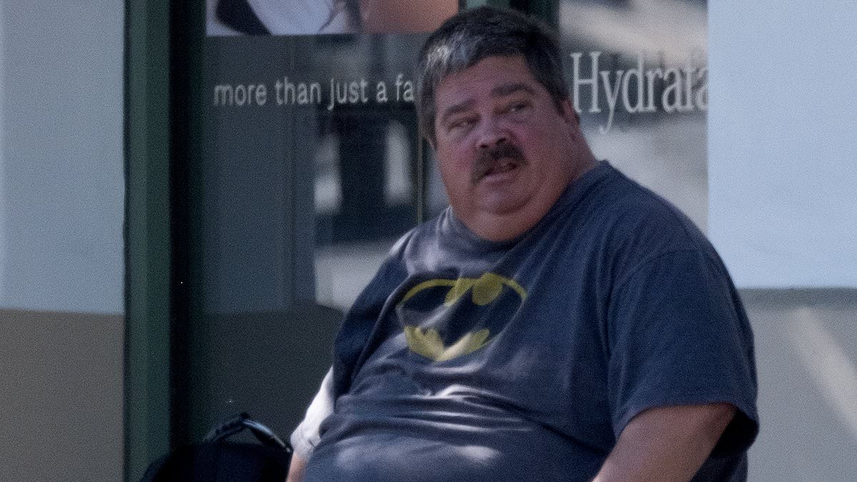 alert-–-hollywood-scion-weighs-350lbs-and-lives-in-cramped-motel-room-while-his-family-lives-in-luxury