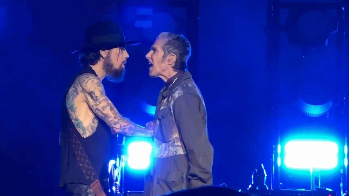 alert-–-jane’s-addiction-fans’-fears-for-singer-perry-farrell-over-concerning-behavior-before-mid-song-bust-up-with-guitarist-dave-navarro