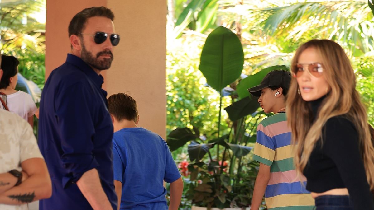 alert-–-ben-affleck-and-jennifer-lopez-have-tense-conversation-as-they-reunite-for-the-first-time-amid-divorce-at-beverly-hills-hotel-with-their-children