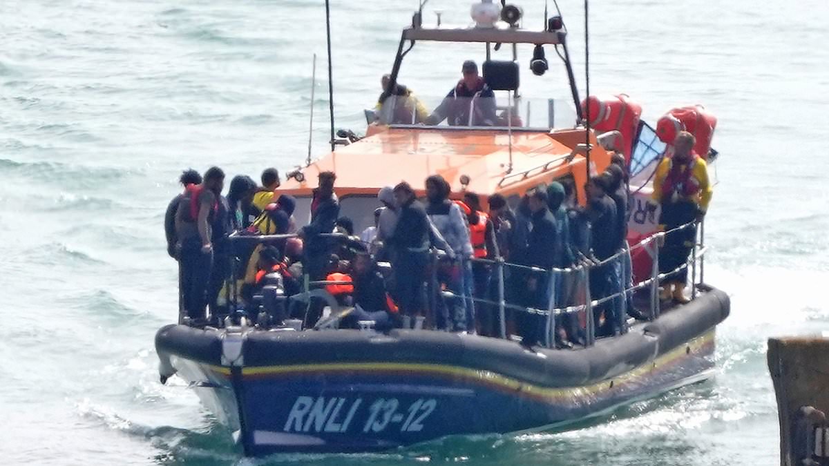 alert-–-tragedy-in-english-channel-as-at-least-eight-migrants-are-killed-in-crossing-disaster…-but-more-boats-set-off-as-‘bodies-are-being-brought-up-the-ramp’