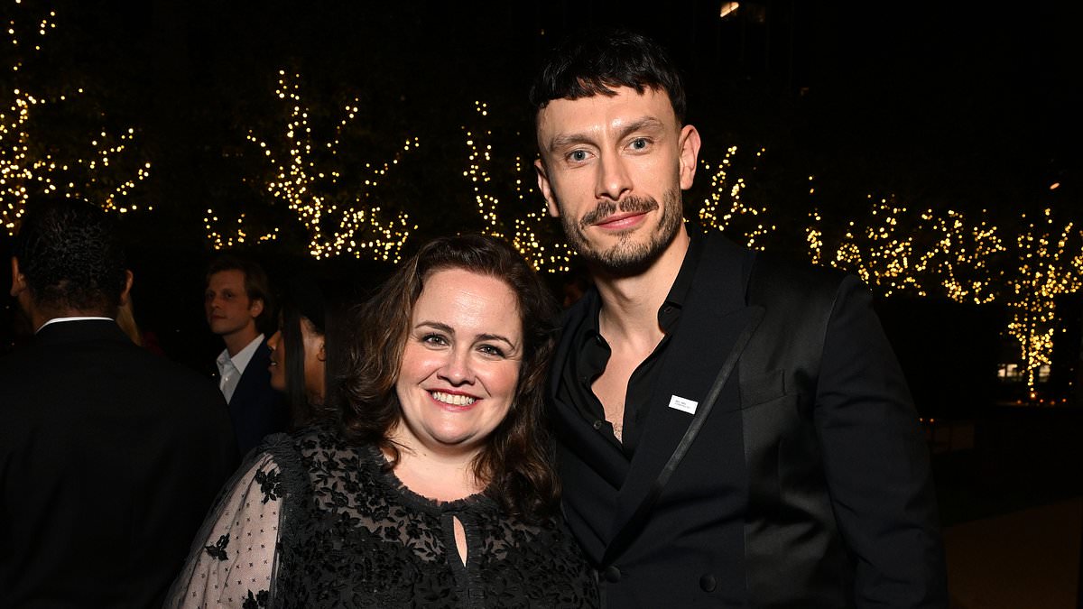 alert-–-baby-reindeer’s-jessica-gunning-and-richard-gadd-mingle-with-hollywood-stars-at-emmys-party-as-they-celebrate-their-show’s-11-nominations