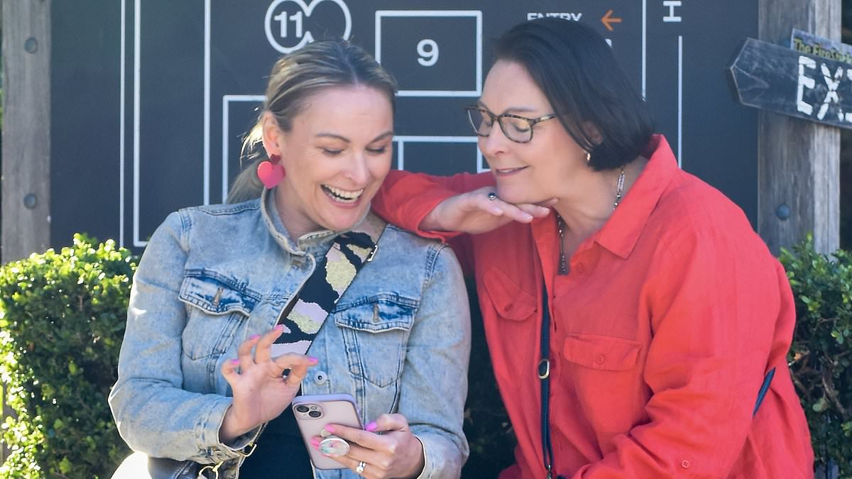 alert-–-married-at-first-sight’s-mel-schilling-cuts-a-stylish-figure-as-she-steps-out-for-lunch-with-her-sister-beck-in-sydney