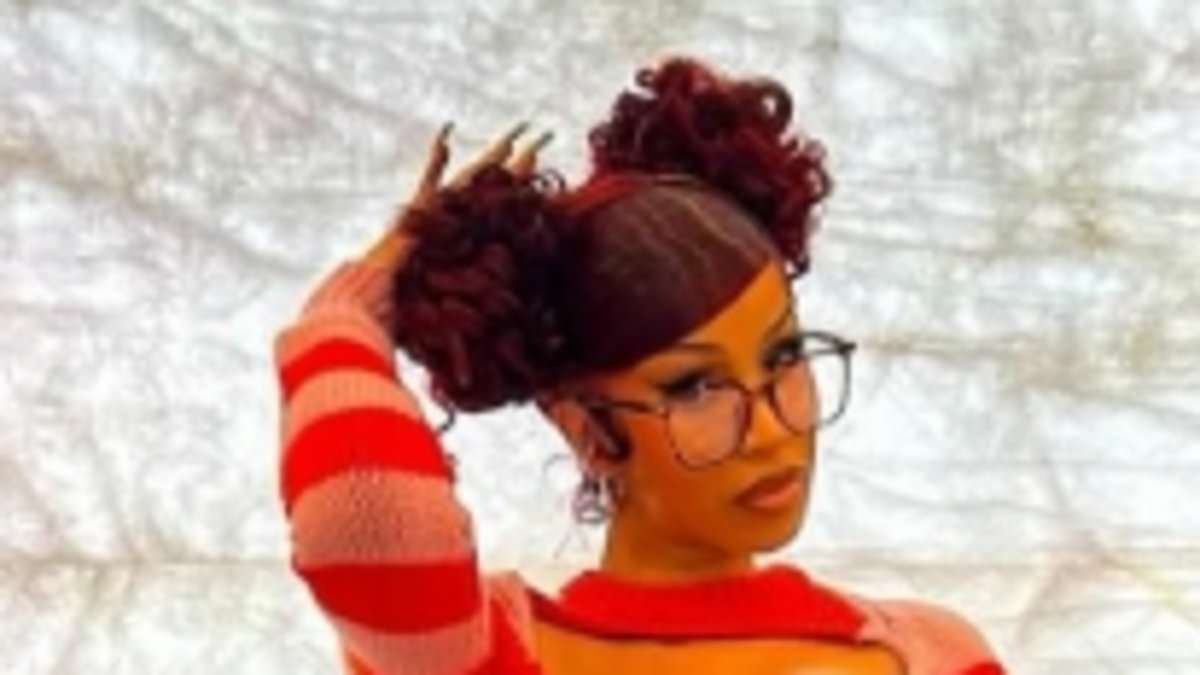 alert-–-cardi-b-shows-off-very-flat-tummy-after-welcoming-third-baby-with-estranged-husband-offset