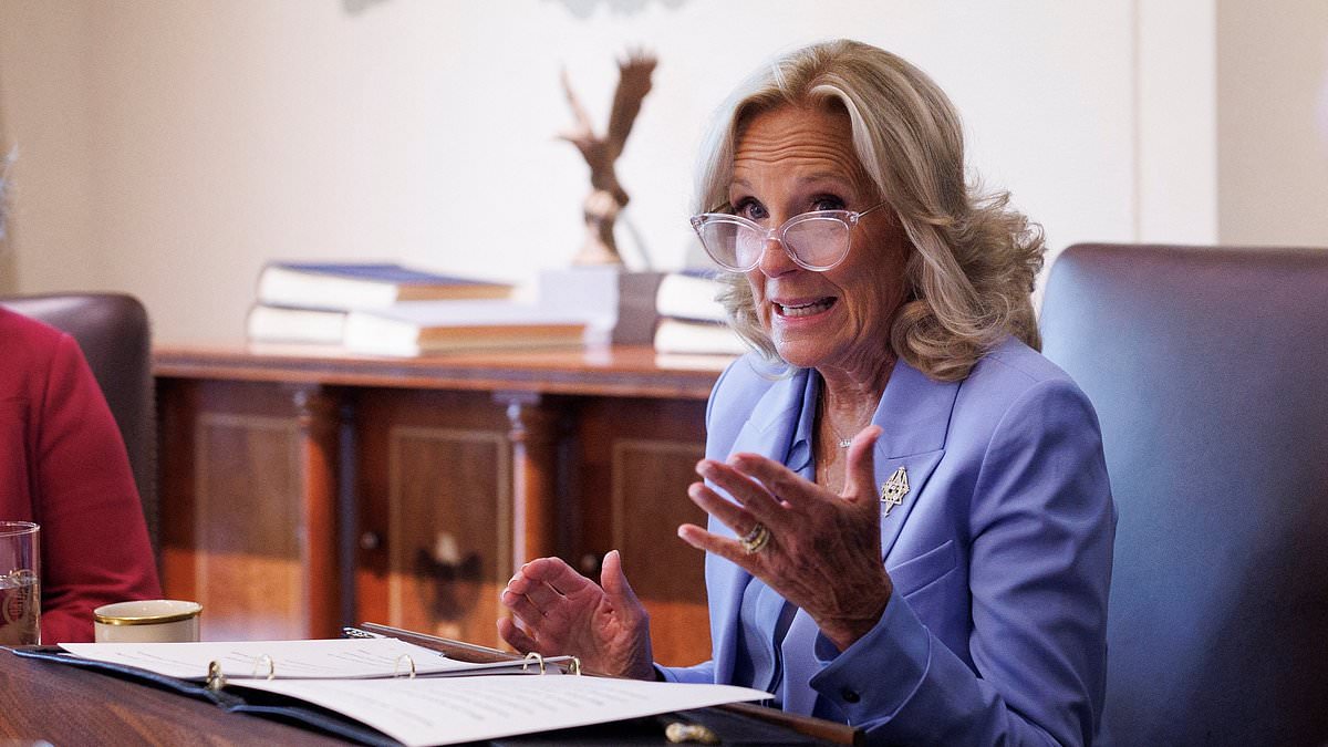 alert-–-jill-biden-sparks-huge-backlash-by-leading-white-house-cabinet-meeting:-‘who-is-running-the-country?’