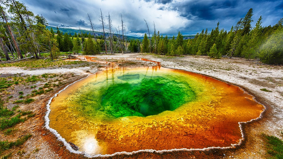 alert-–-furious-locals-slam-selfish-yellowstone-tourists-for-ruining-the-park’s-‘most-beautiful’-thermal-pool