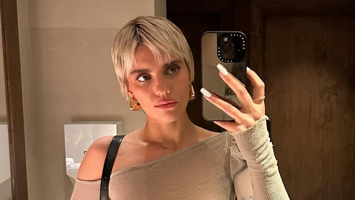 alert-–-braless-tigerlily-taylor-leaves-little-to-the-imagination-in-a-racy-sheer-dress-as-she-poses-for-sizzling-mirror-selfies