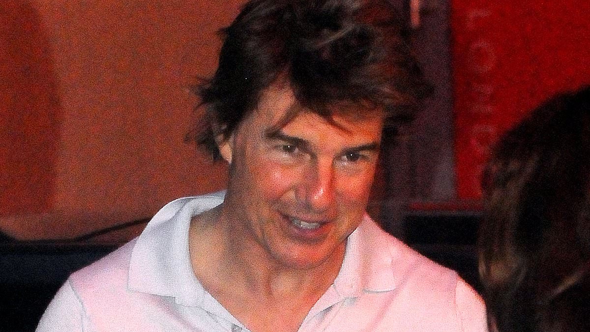 alert-–-tom-cruise,-62,-gives-a-thumbs-up-as-he-touches-down-at-battersea-in-his-helicopter-before-stopping-to-chat-to-fans