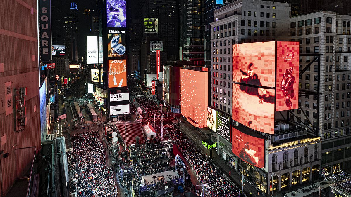 alert-–-jet-setting-sadiq-khan-says-he-could-model-pedestrianised-oxford-street-on-times-square