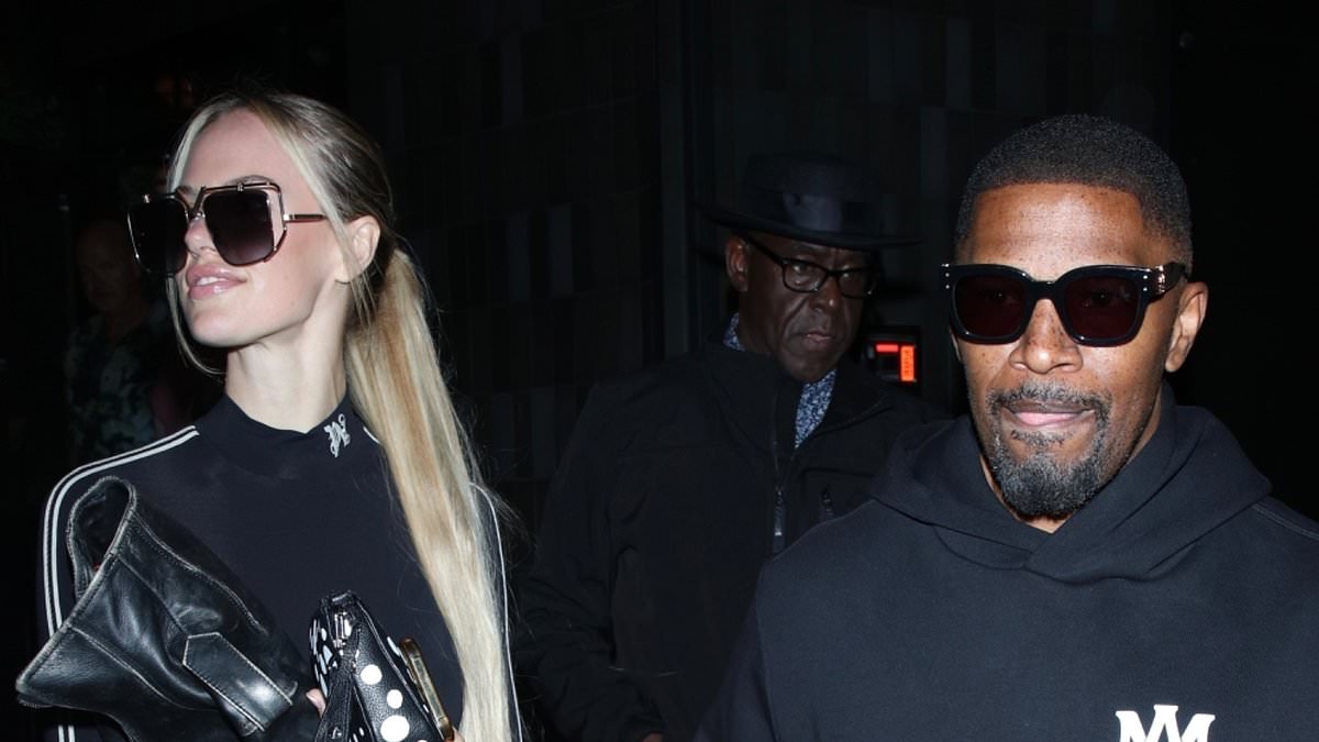 alert-–-jamie-foxx-holds-hands-with-girlfriend-alyce-huckstepp-following-a-romantic-dinner-date-in-los-angeles