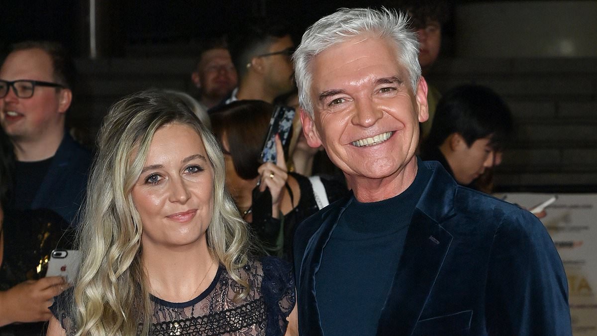 alert-–-revealed:-phillip-schofield-sent-his-daughter-for-secret-meeting-with-itv-where-they-demanded-an-apology-and-asked-if-the-presenter-was-blacklisted-as-more-details-of-ex-this-morning-star’s-fractured-relationship-with-holly-willoughby-emerge