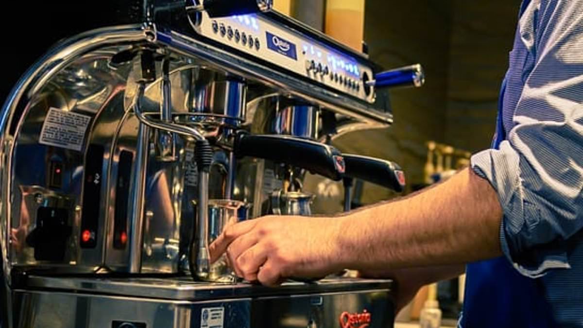 alert-–-ohio-coffee-shop-sparks-furious-debate-with-policy-banning-customers-from-buying-homeless-people-coffee