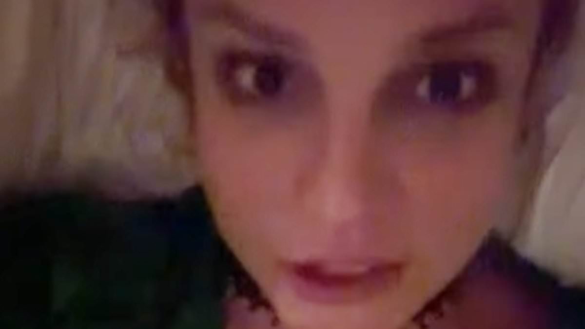 alert-–-britney-spears-reveals-she-burned-off-eyebrows-and-eyelashes-in-fireplace-mishap-six-months-ago