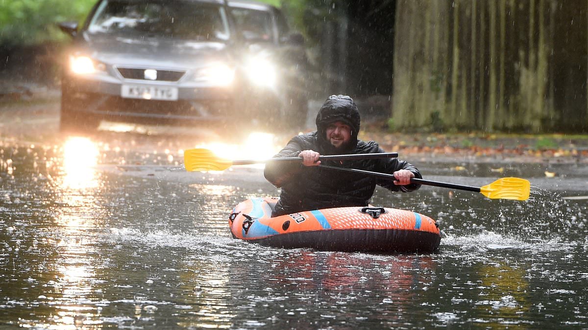 alert-–-uk-weather:-brits-brace-for-another-day-of-travel-chaos-as-met-office-issues-fresh-heavy-rain-warning-and-maps-show-where-flooding-will-hit