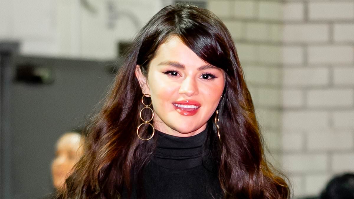 alert-–-selena-gomez-sizzles-in-a-sexy-turtleneck-and-miniskirt-combo-after-rocking-casual-blue-jeans-in-nyc