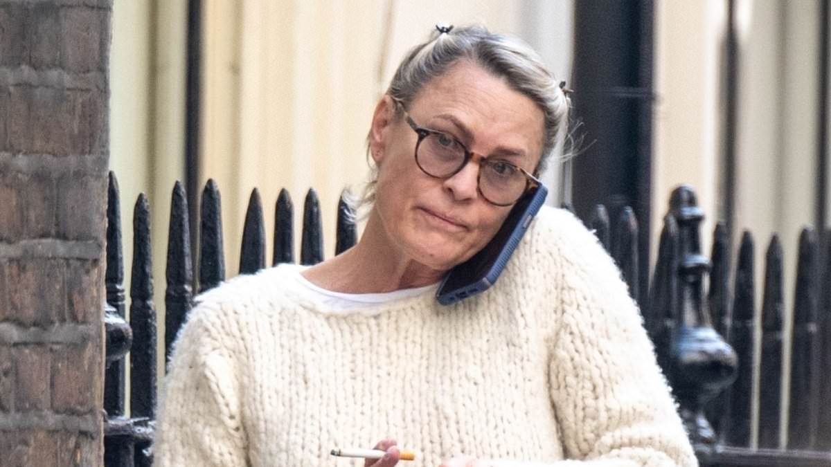 alert-–-golden-globe-winning-actress,-58,-looks-unrecognisable-as-she-puffs-on-a-cigarette-in-london-amid-filming-the-girlfriend