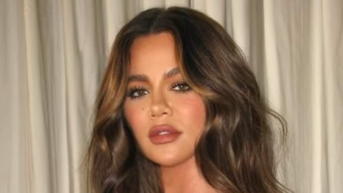 alert-–-khloe-kardashian-debuts-nightmare-before-christmas-themed-halloween-decor…-after-sister-kourtney-was-blasted-for-raunchy-decorations