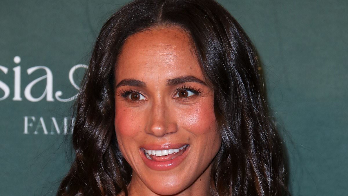 alert-–-‘isn’t-it-past-your-bedtime?’:-meghan-jokes-with-little-boy-about-being-up-so-late-during-solo-trip-to-children’s-hospital-gala-without-prince-harry-before-revealing-similarity-with-archie-and-lilibet