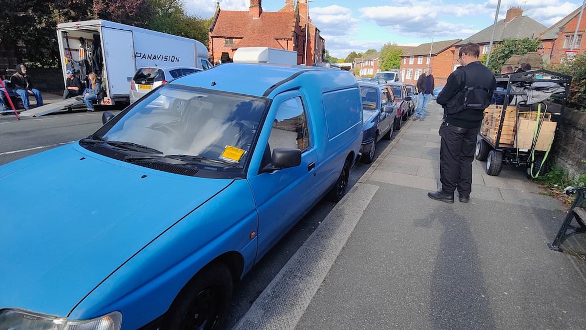 alert-–-daniel-day-lewis’s-return-to-acting-is-hit-by-traffic-wardens-as-jobsworth-cheshire-west-and-chester-council-ticket-cars-being-used-on-the-shoot