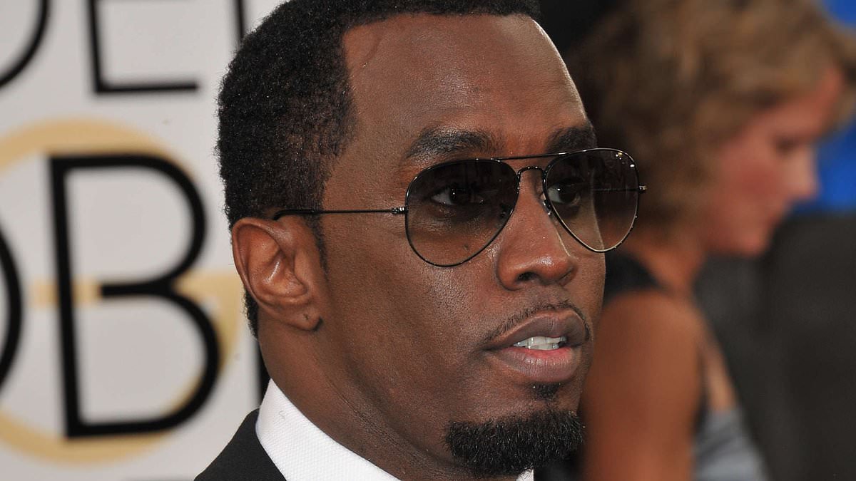 alert-–-diddy-goes-in-to-kiss-bono-but-singer-rejects-him-during-very-awkward-encounter-on-stage-in-resurfaced-viral-video