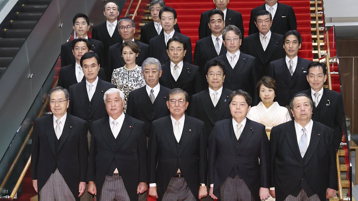 alert-–-can-you-spot-why-furious-japanese-officials-demanded-this-photograph-of-ministers-had-to-be-edited?